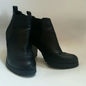 Heeled boots